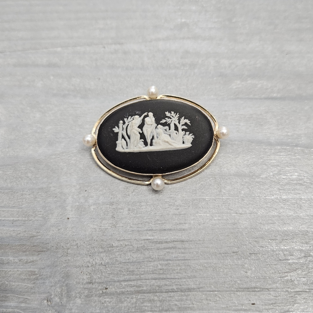 Vintage Wedgwood 12K GF Brooch w/ Pearls